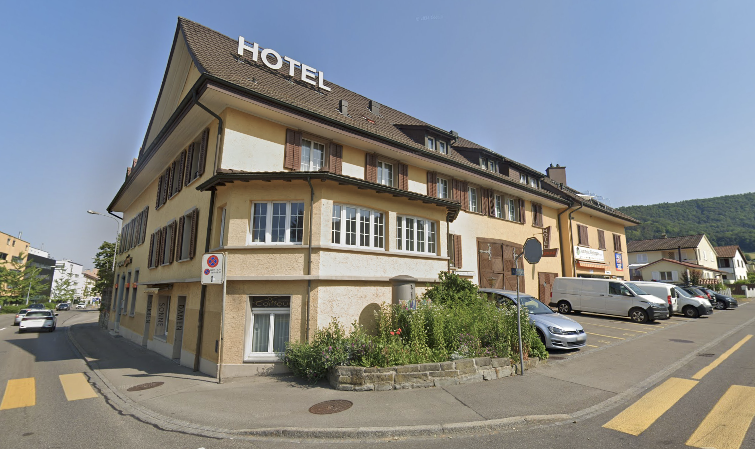 Restaurant Sonne Gebäude an der Landstrasse in Wettingen